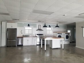 6047 Wayne Memorial Dr in Pikeville, NC - Building Photo - Building Photo