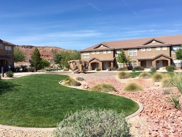 3155 S Hidden Valley Dr in Saint George, UT - Building Photo - Building Photo