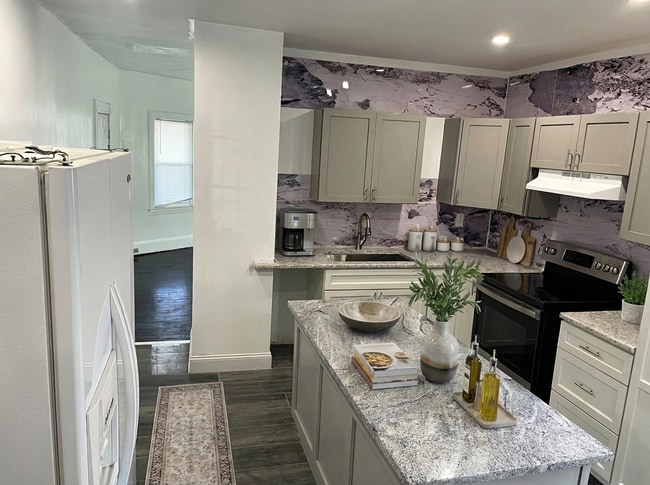 49 Carpenter St, Unit 2