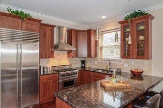 1920 W Diversey Pky, Unit 002 in Chicago, IL - Building Photo - Building Photo