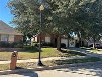 6367 Estates Ln in Fort Worth, TX - Foto de edificio - Building Photo