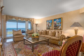 7117 Pelican Bay Blvd in Naples, FL - Building Photo - Building Photo