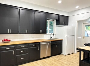 9739 Pinewood Ave in Tujunga, CA - Building Photo - Building Photo