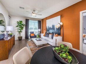 808 West Apartments in San Jose, CA - Foto de edificio - Building Photo