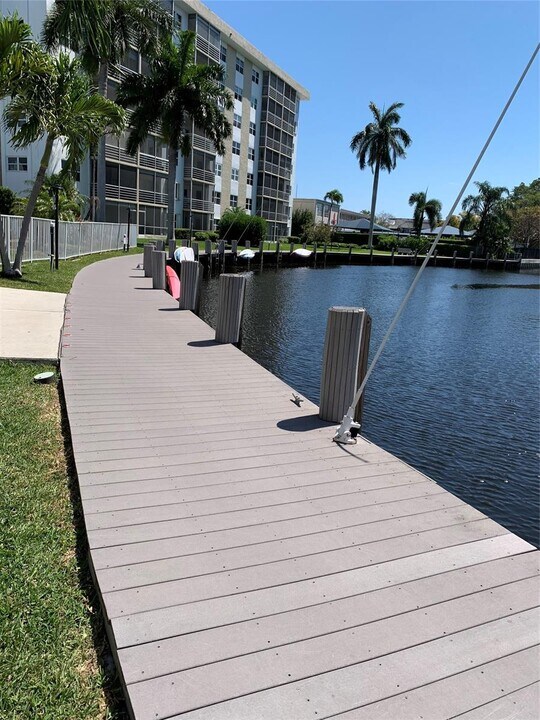 3040 NE 16th Ave, Unit 107 in Oakland Park, FL - Building Photo