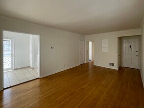 1960 Vermont N Ave, Unit 4 in Los Angeles, CA - Building Photo - Building Photo