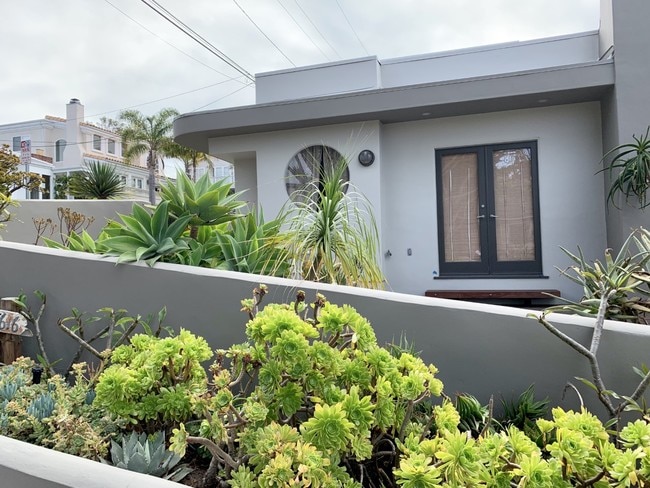 2616 Walnut Ave in Manhattan Beach, CA - Building Photo - Building Photo