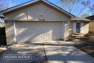 15919 Rosebriar Dr in Missouri City, TX - Building Photo