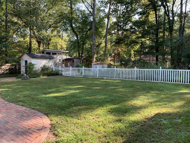 64 Oakwood Dr in Chapel Hill, NC - Building Photo - Building Photo