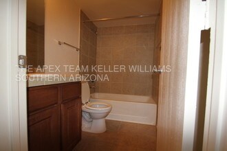 1810 E Blacklidge Dr-Unit -402 in Tucson, AZ - Building Photo - Building Photo