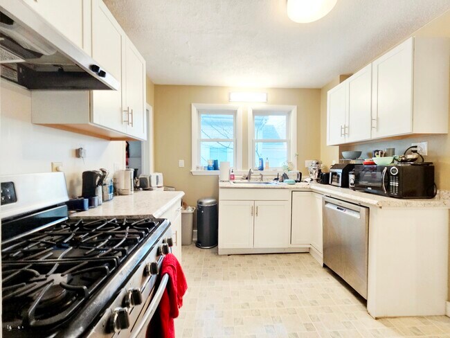 44 Day St, Unit 42 in Boston, MA - Building Photo - Building Photo