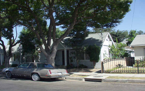 1346 N Fries Ave in Wilmington, CA - Foto de edificio