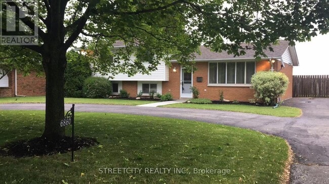 6860 Malden Rd in Lasalle, ON - Building Photo - Building Photo