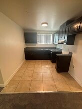 347 E 107th St in Los Angeles, CA - Foto de edificio - Building Photo