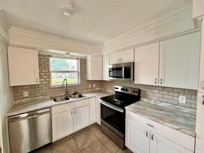 94 N Shirley Ln in Willis, TX - Building Photo - Building Photo