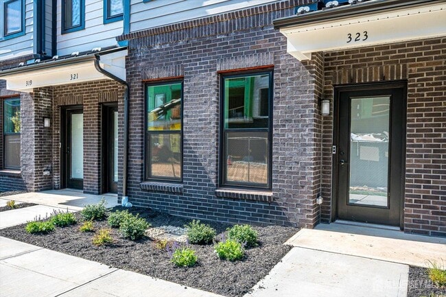 323 Sadie Cir in New Brunswick, NJ - Building Photo - Building Photo