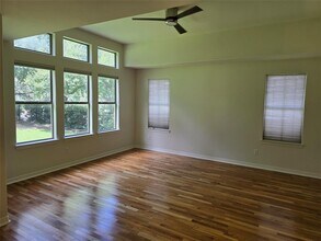 10703 Misting Falls Trail in Austin, TX - Foto de edificio - Building Photo