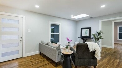 10523 Newcombe Dr in Dallas, TX - Building Photo - Building Photo