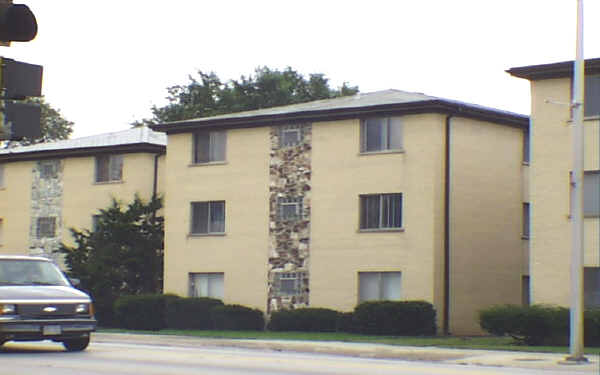 8545 Grand Ave in River Grove, IL - Foto de edificio