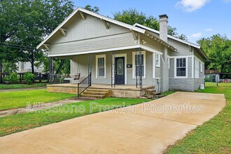 300 W Moore St in Sherman, TX - Building Photo - Building Photo