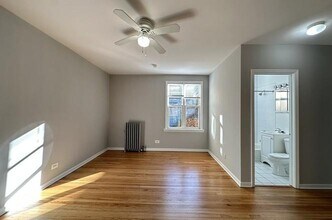 914 W Dakin St, Unit 914-207 in Chicago, IL - Building Photo - Building Photo