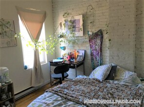 894 Huntington Ave, Unit 8 in Boston, MA - Foto de edificio - Building Photo