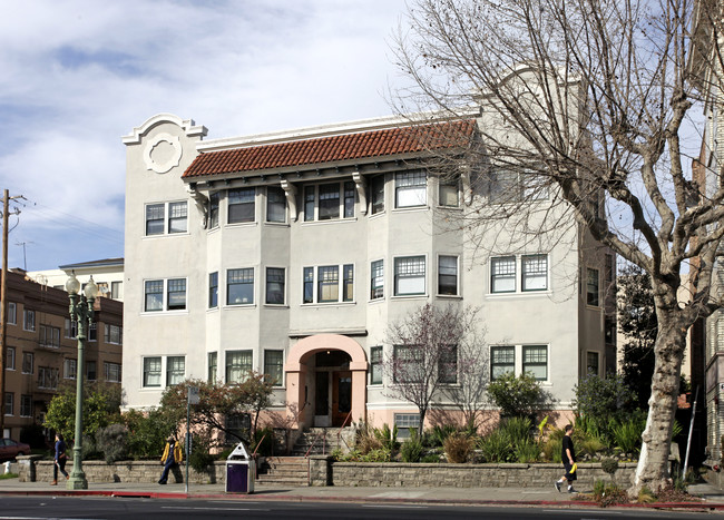 402 Grand Ave in Oakland, CA - Foto de edificio - Building Photo