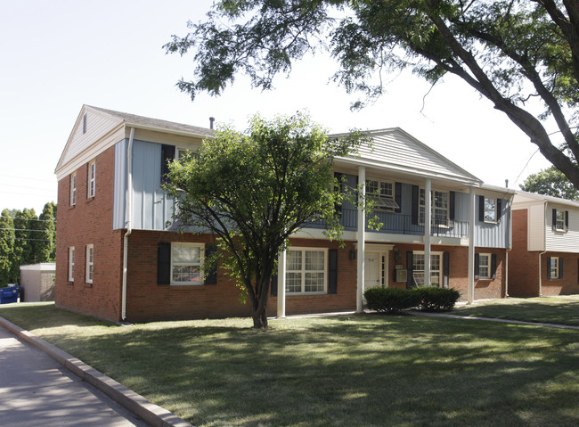 5723 34th Ave in Moline, IL - Foto de edificio - Building Photo