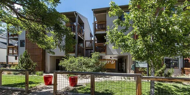 2037 Walnut St in Boulder, CO - Foto de edificio - Building Photo