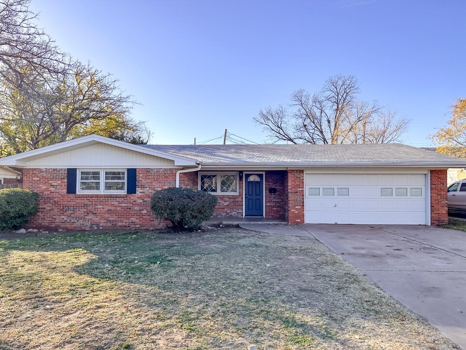 5305 30th St in Lubbock, TX - Building Photo