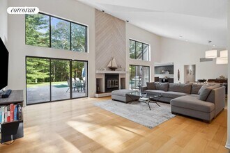 26 Woodland Way in Quogue, NY - Foto de edificio - Building Photo