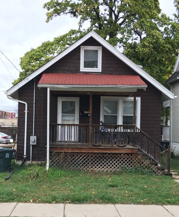 1118 Bowen Ct in Madison, WI - Building Photo