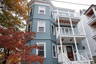 41 Belknap St, Unit 1 in Somerville, MA - Foto de edificio - Building Photo