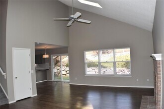 952 Dancing Horse Dr in Colorado Springs, CO - Foto de edificio - Building Photo