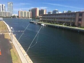 3944 NE 167th St-Unit -106 in North Miami Beach, FL - Building Photo - Building Photo