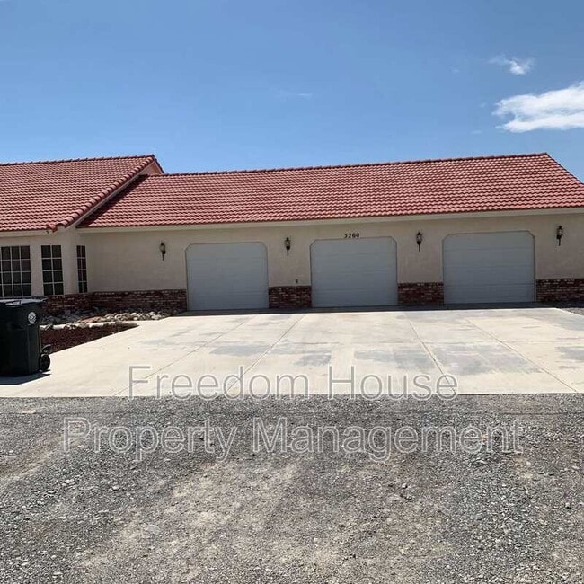 3260 Helicopter Ave in Pahrump, NV - Building Photo - Building Photo