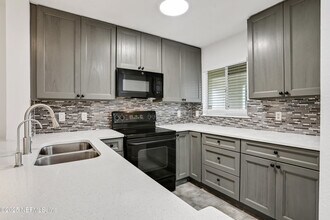 7 Arbor Club Dr in Palm Valley, FL - Building Photo - Building Photo