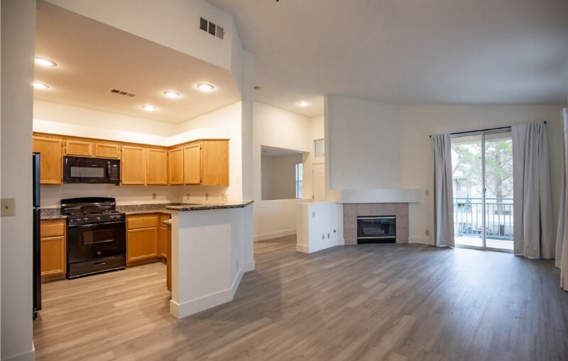 5155 W Tropicana Ave in Las Vegas, NV - Building Photo