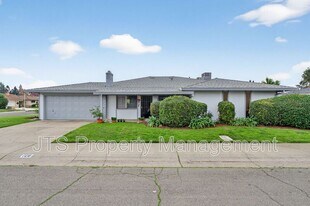 728 Clipper Way in Sacramento, CA - Building Photo