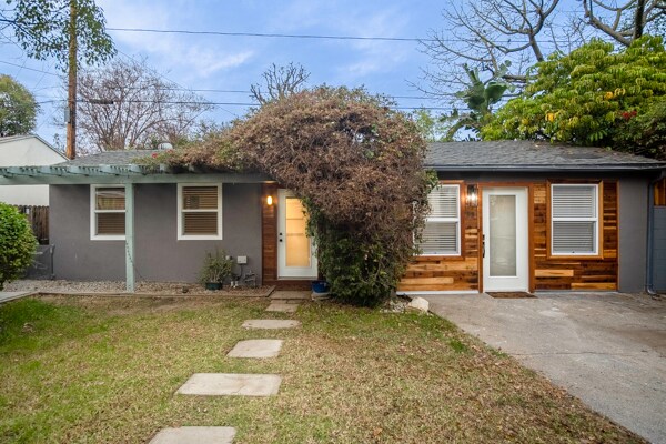 14039 Gilmore St, Unit 1 in Van Nuys, CA - Building Photo