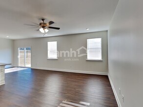 580 Smt Vw Ln in Canton, GA - Foto de edificio - Building Photo