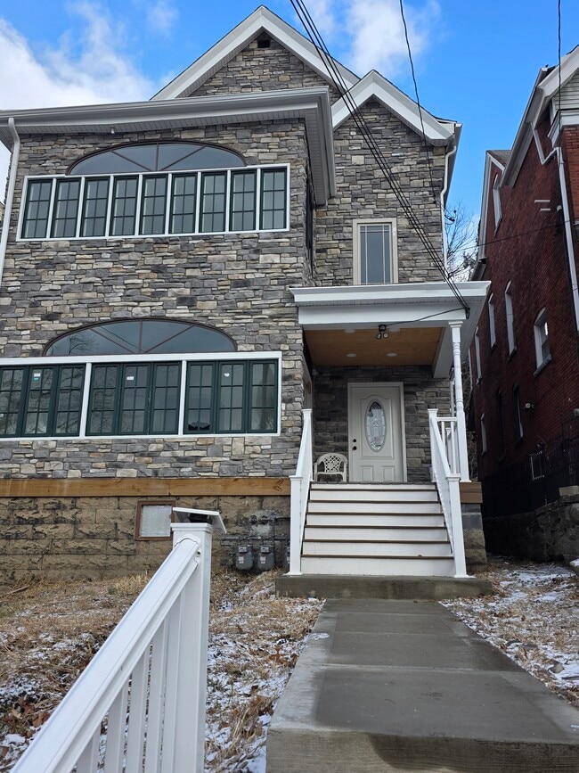 727 Hill Ave, Unit Unit#2