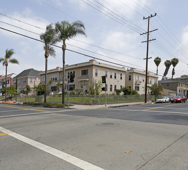 854 S Normandie Ave in Los Angeles, CA - Building Photo