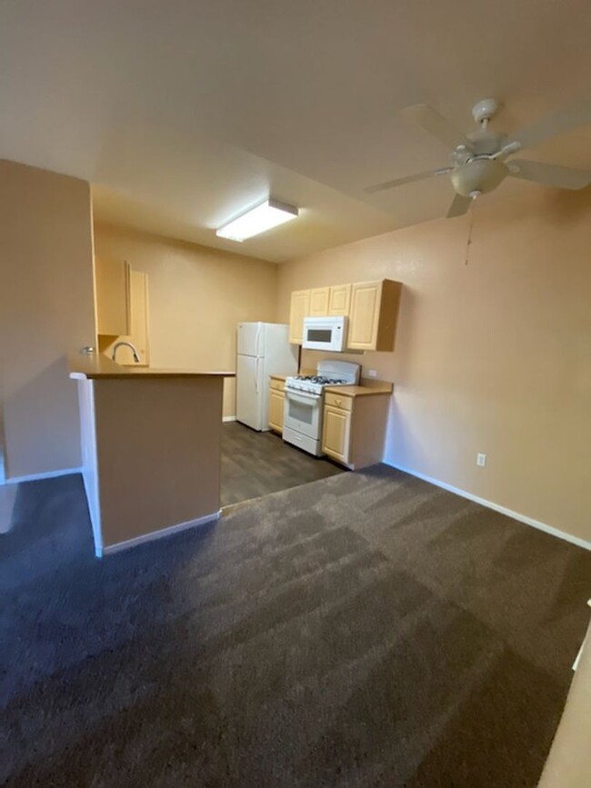 8250 N Grand Canyon Dr in Las Vegas, NV - Building Photo - Building Photo