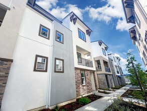 The Willow Townhomes in Ontario, CA - Building Photo - Building Photo