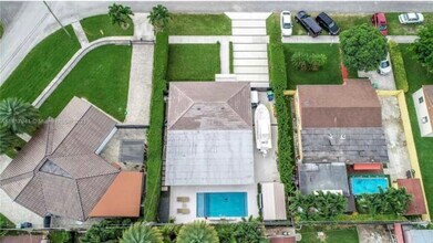 7509 SW 30th St in Miami, FL - Building Photo - Building Photo