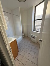 110 School St in Yonkers, NY - Building Photo - Building Photo