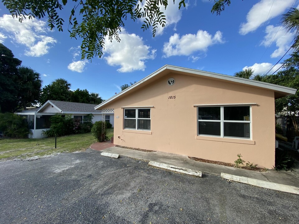 1815 Juno Rd in North Palm Beach, FL - Building Photo