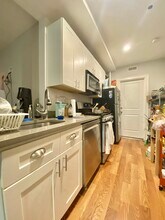 721 Parker St in Boston, MA - Foto de edificio - Building Photo