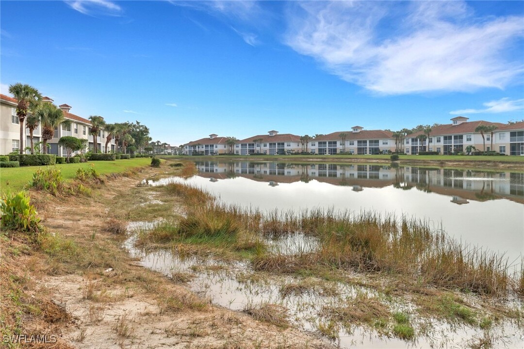 3047 Horizon Ln in Naples, FL - Building Photo